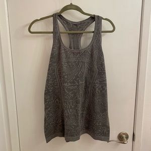 Lululemon Swiftly Tech Razorback - size 12